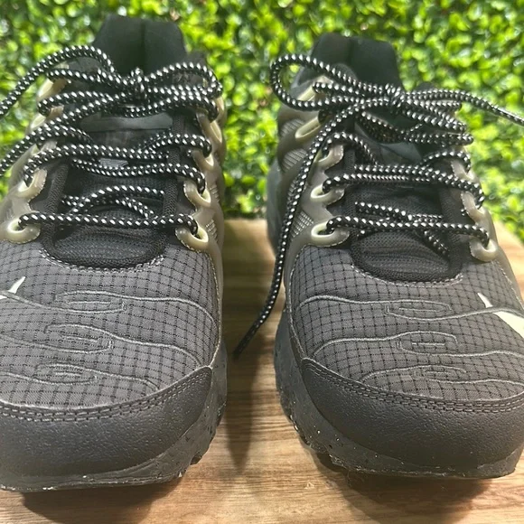 Nike Men's Black Athletic Shoes - Picture 14 of 16